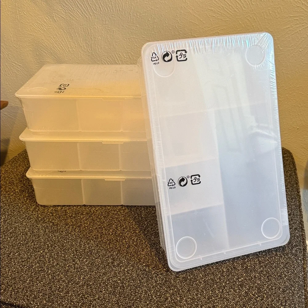 A pack of 4 White Compartment Storage Box New  Never used.